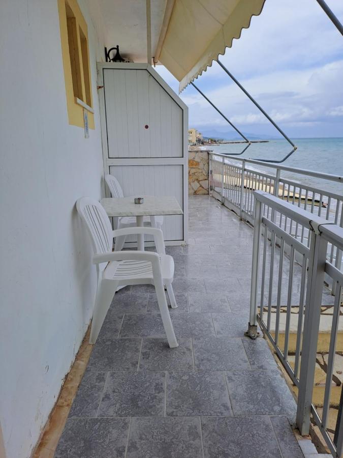 Seaside Studios Mesongí Buitenkant foto