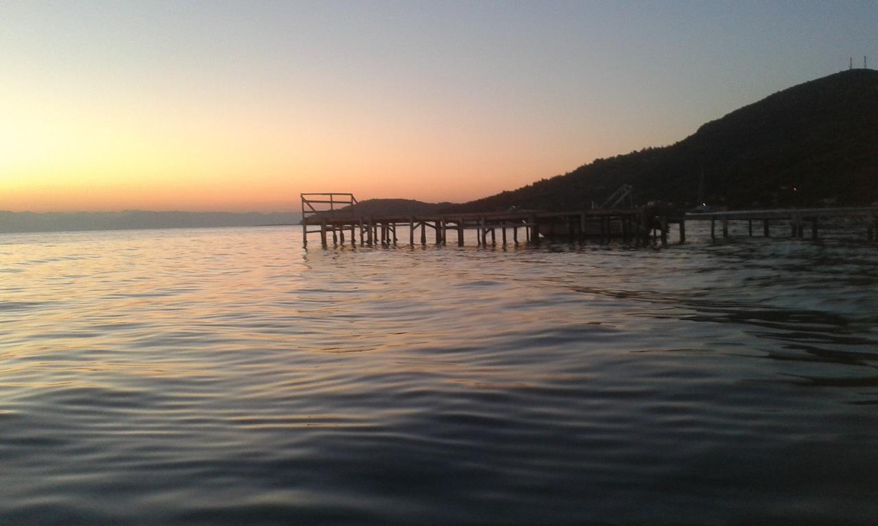 Seaside Studios Mesongí Buitenkant foto
